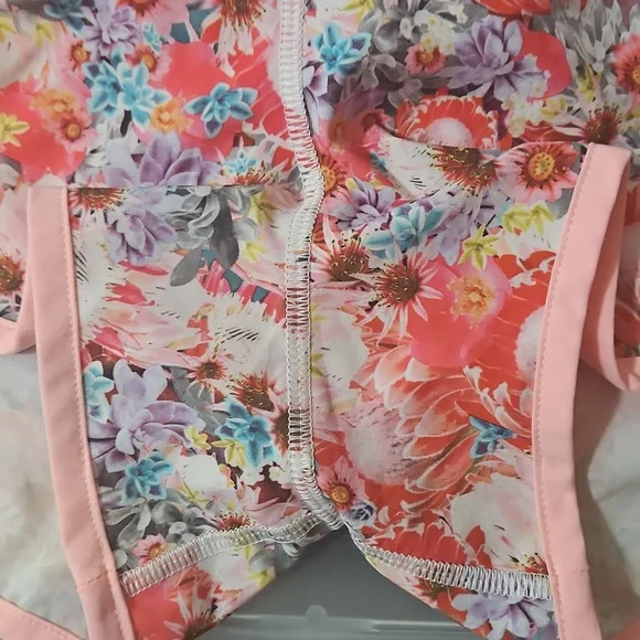 Lululemon Speed Shorts - Picture 9 of 10